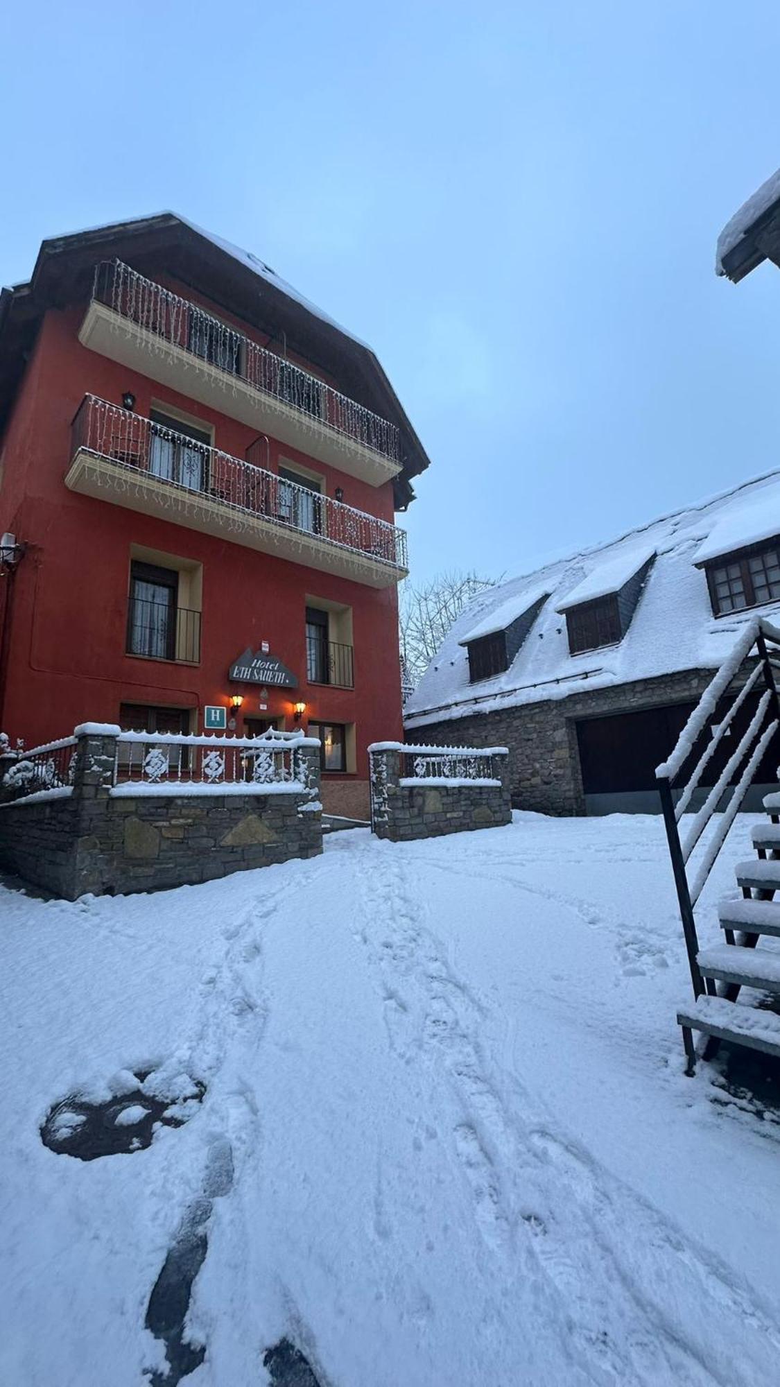 Hotel Saueth Tredos Bagian luar foto