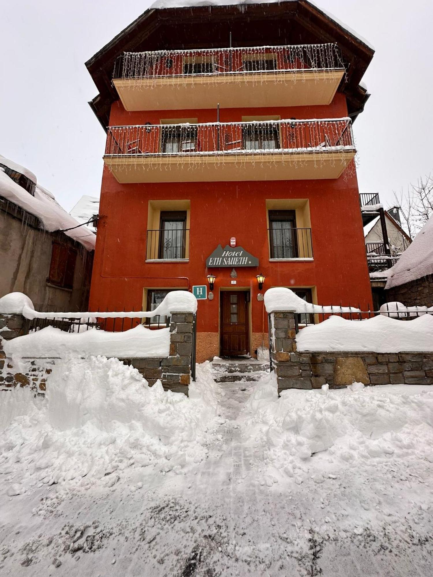 Hotel Saueth Tredos Bagian luar foto